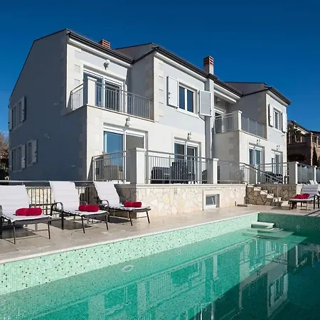 Solaris Deluxe With Pool View - 3 Bedrooms Kaštelir