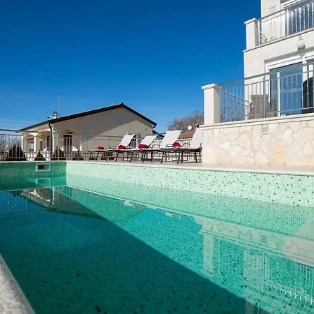 Apartamento Solaris Deluxe With Pool View - 3 Bedrooms Kaštelir