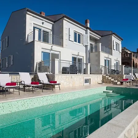 Apartamento Solaris Deluxe With Pool View - 3 Bedrooms