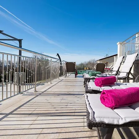 Solaris Deluxe With Pool View - 3 Bedrooms Kaštelir