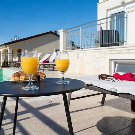Solaris Deluxe With Pool View - 3 Bedrooms *